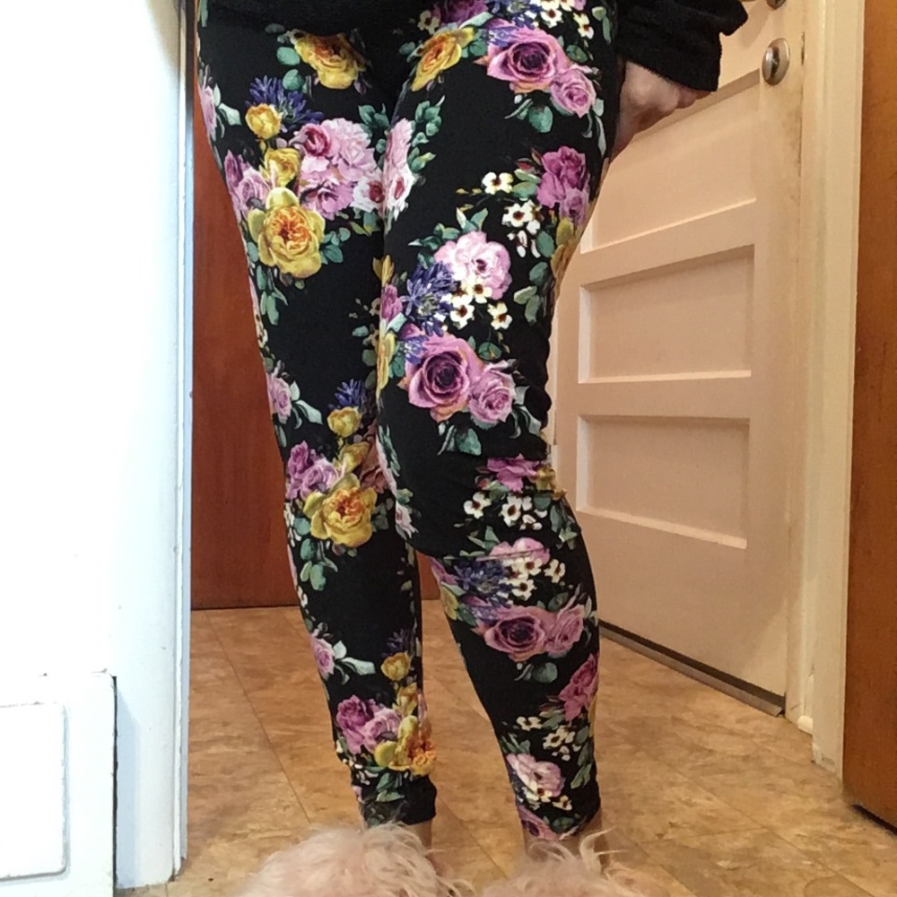 Oh, so soft PS Floral Leggings- super soft size 16( purple/ black)